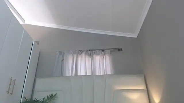 naughtyblackdolie online show from April 26, 2026, 9:18 am