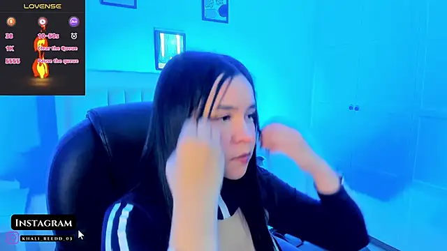 Hanna  Becker  online show from December 19, 2025, 12:17 am