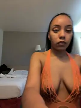 juicyyy323 online show from January 18, 2025, 6:43 pm