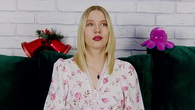 LiliLinn online show from December 27, 2024, 7:29 am