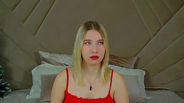 LiliLinn online show from January 17, 2025, 4:49 am