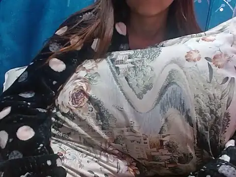 silky milky online show from February 3, 2025, 7:52 pm