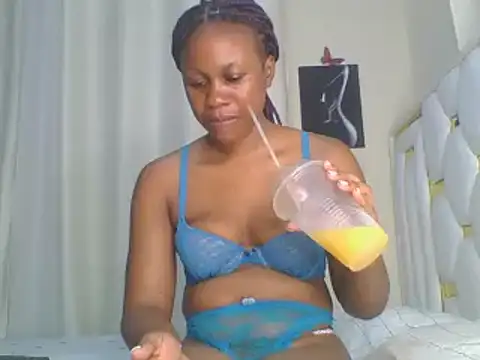 sweetlove05 online show from January 28, 2025, 12:15 am