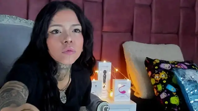 NinaInk online show from January 31, 2025, 11:56 am