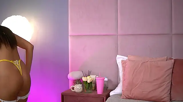 AlmaLuv online show from September 21, 2025, 4:14 am