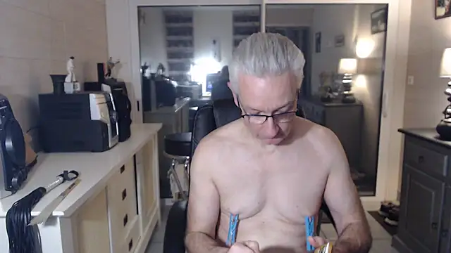 Goduleur69 online show from December 1, 2024, 7:47 pm