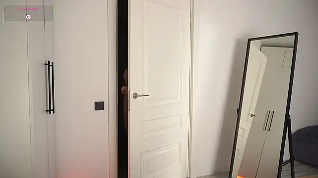 GlamourNova online show from October 4, 2025, 8:40 pm