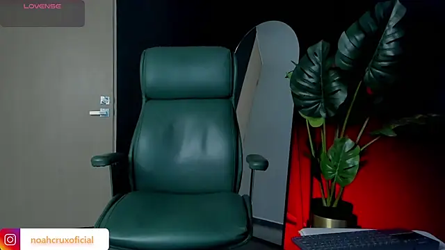 Snapshot of noah_crux chatting on July 7, 2026, 9:41 pm noah crux online show from July 7, 2026, 9:41 pm