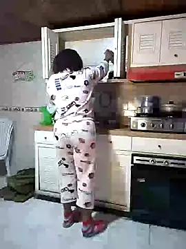 Snapshot of Camille_rose_ chatting on December 22, 2024, 2:06 am Camille rose online show from December 22, 2024, 2:06 am