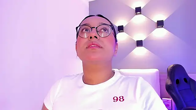 ellamontoya online show from December 19, 2024, 4:13 am