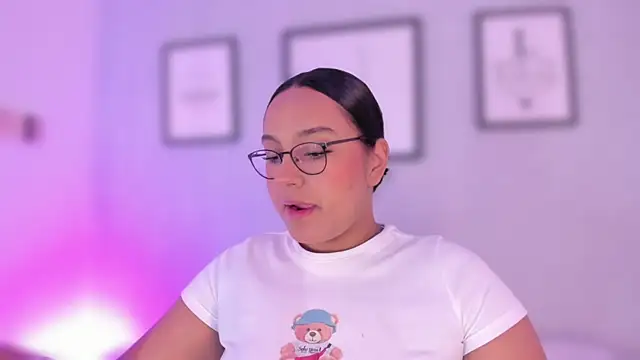 ellamontoya online show from December 31, 2024, 4:38 am