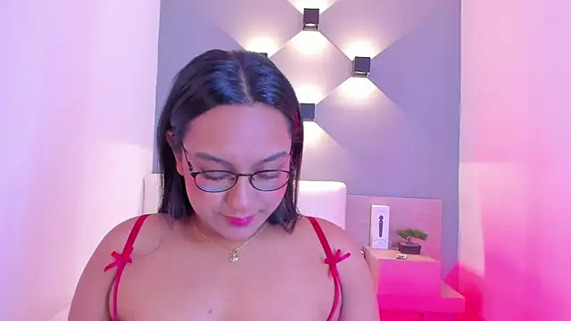ellamontoya online show from January 13, 2025, 4:39 am