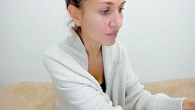 Mona Cruz online show from October 12, 2025, 3:00 pm