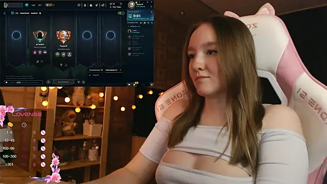 MoonlishSiren online show from October 26, 2025, 8:15 pm