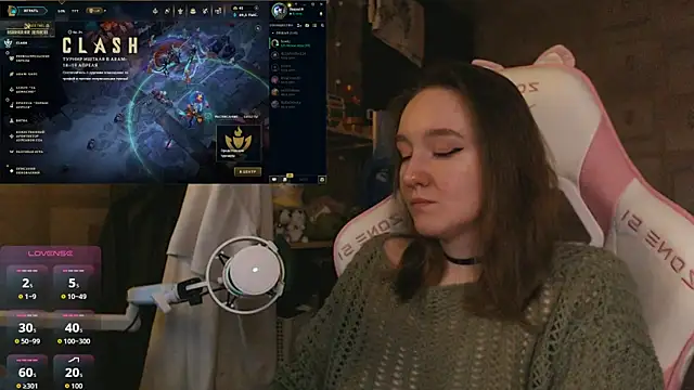 MoonlishSiren online show from April 13, 2026, 9:20 pm