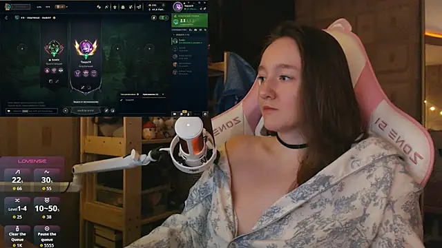 MoonlishSiren online show from July 13, 2026, 10:34 pm