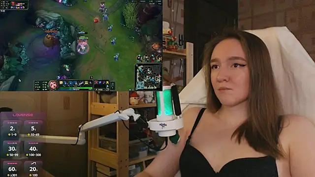 MoonlishSiren online show from July 27, 2026, 1:56 am