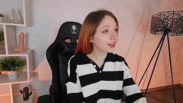 Snapshot of Only___Yours chatting on March 2, 2026, 11:22 pm Only Yours online show from March 2, 2026, 11:22 pm