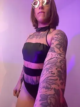 ValenGray online show from November 17, 2025, 11:49 am