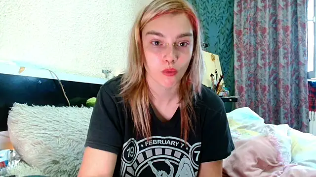 Sophie Bell online show from May 8, 2026, 3:17 pm