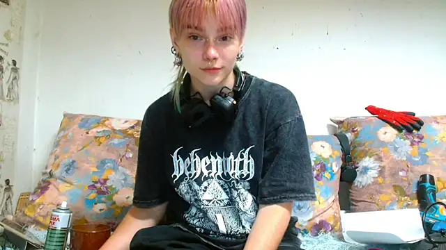 Sophie Bell online show from June 14, 2026, 7:27 pm