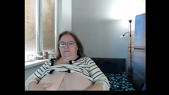 Snapshot of Sweetboobs chatting on June 7, 2026, 5:00 am Sweetboobs online show from June 7, 2026, 5:00 am
