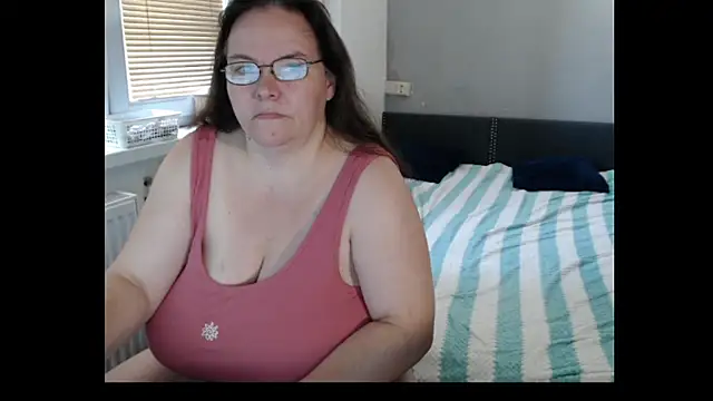 Snapshot of Sweetboobs chatting on July 6, 2026, 8:22 am Sweetboobs online show from July 6, 2026, 8:22 am