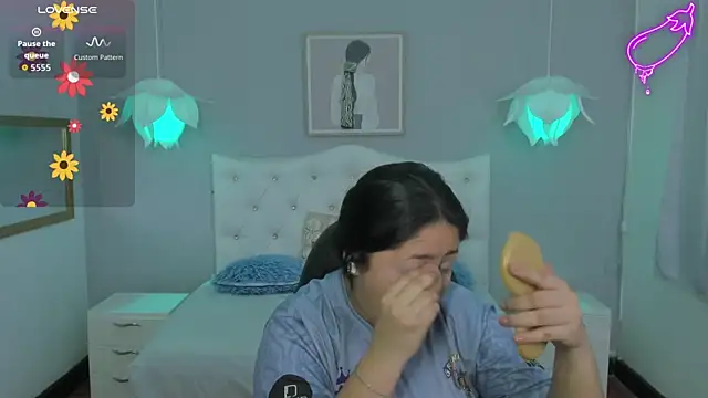 Lisa7 7 online show from November 19, 2025, 6:19 pm