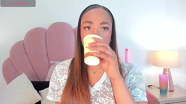 Snapshot of Nicole_Paradise chatting on February 2, 2026, 12:59 pm Nicole Paradise online show from February 2, 2026, 12:59 pm