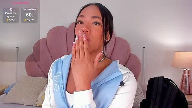 Snapshot of Nicole_Paradise chatting on February 19, 2026, 12:23 pm Nicole Paradise online show from February 19, 2026, 12:23 pm