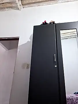 Mia-funny20 online show from December 1, 2025, 3:17 pm