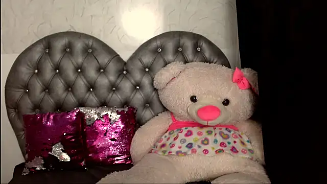 emma  cute   online show from February 9, 2025, 11:04 am