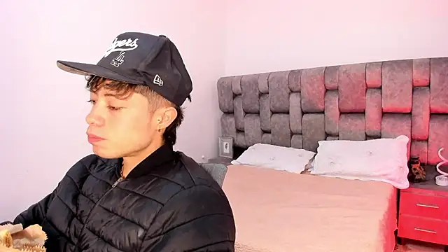 MarcusCollinss  online show from December 4, 2024, 12:03 pm