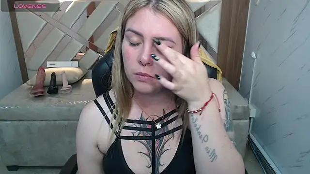 Snapshot of Paula_b_ chatting on June 5, 2026, 12:55 pm Paula b online show from June 5, 2026, 12:55 pm