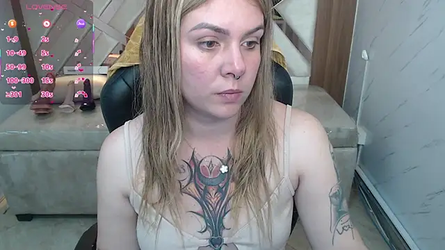 Snapshot of Paula_b_ chatting on June 13, 2026, 12:47 pm Paula b online show from June 13, 2026, 12:47 pm