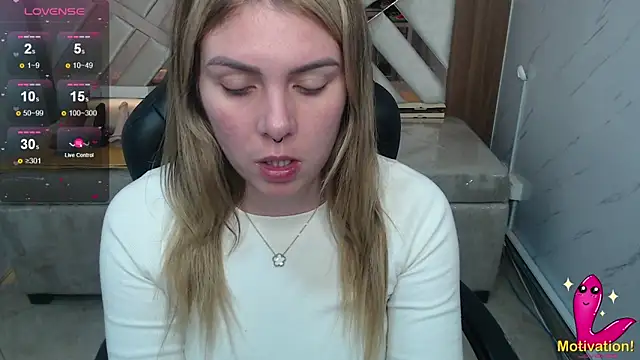 Snapshot of Paula_b_ chatting on June 18, 2026, 12:53 pm Paula b online show from June 18, 2026, 12:53 pm