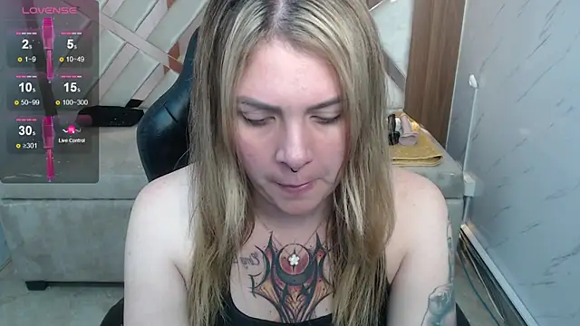 Snapshot of Paula_b_ chatting on June 20, 2026, 12:52 pm Paula b online show from June 20, 2026, 12:52 pm