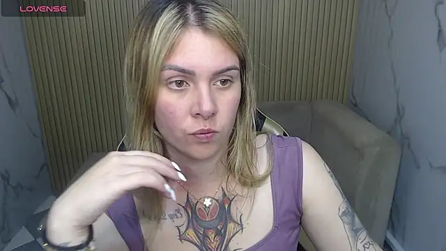 Snapshot of Paula_b_ chatting on June 25, 2026, 1:15 pm Paula b online show from June 25, 2026, 1:15 pm