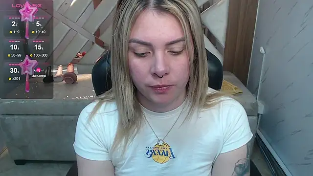 Snapshot of Paula_b_ chatting on July 2, 2026, 12:55 pm Paula b online show from July 2, 2026, 12:55 pm