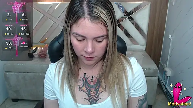 Snapshot of Paula_b_ chatting on July 8, 2026, 12:53 pm Paula b online show from July 8, 2026, 12:53 pm