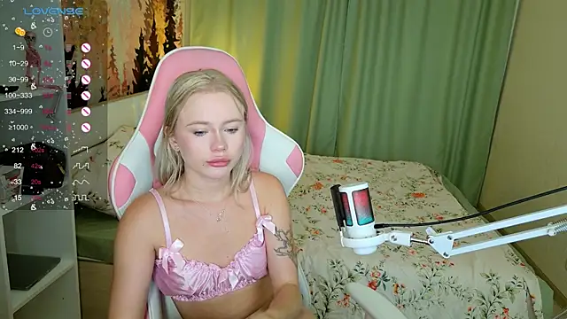 Snapshot of LexieLoree chatting on September 22, 2025, 2:57 am LexieLoree online show from September 22, 2025, 2:57 am