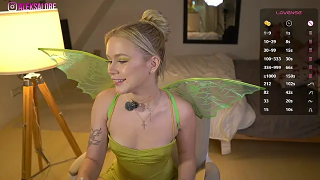 Snapshot of LexieLoree chatting on October 31, 2025, 4:13 am LexieLoree online show from October 31, 2025, 4:13 am