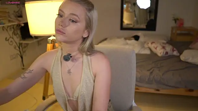 Snapshot of LexieLoree chatting on November 4, 2025, 4:00 am LexieLoree online show from November 4, 2025, 4:00 am