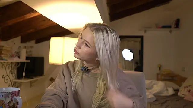 LexieLoree online show from November 17, 2025, 4:07 am