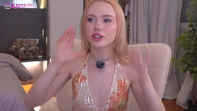 Snapshot of LexieLoree chatting on July 1, 2026, 3:08 am LexieLoree online show from July 1, 2026, 3:08 am