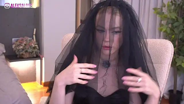Snapshot of LexieLoree chatting on July 19, 2026, 3:10 am LexieLoree online show from July 19, 2026, 3:10 am