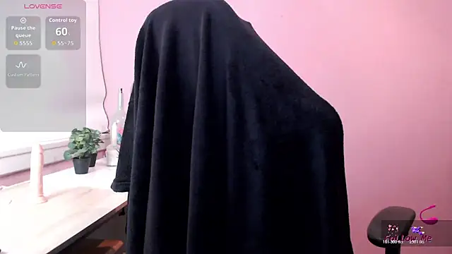 Snapshot of Nova_mea chatting on February 26, 2026, 6:40 pm Nova mea online show from February 26, 2026, 6:40 pm