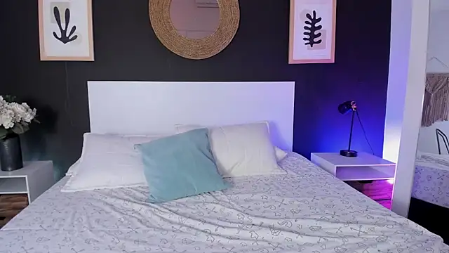 VioletPaket online show from February 10, 2026, 11:25 am