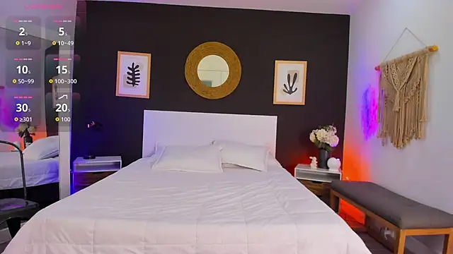 VioletPaket online show from March 28, 2026, 12:38 pm