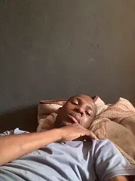 Snapshot of DManL chatting on December 22, 2025, 12:02 pm DManL online show from December 22, 2025, 12:02 pm